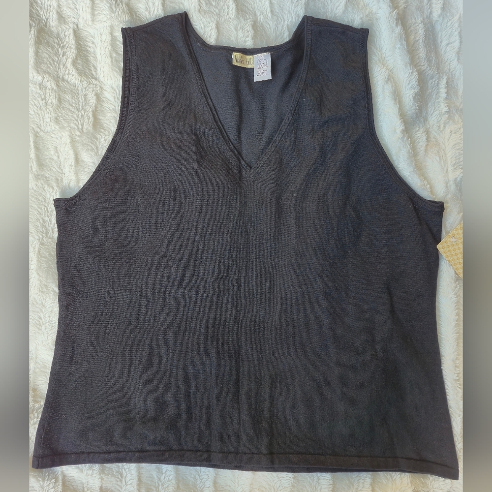 Linden Black V-Neck Tank Top‎